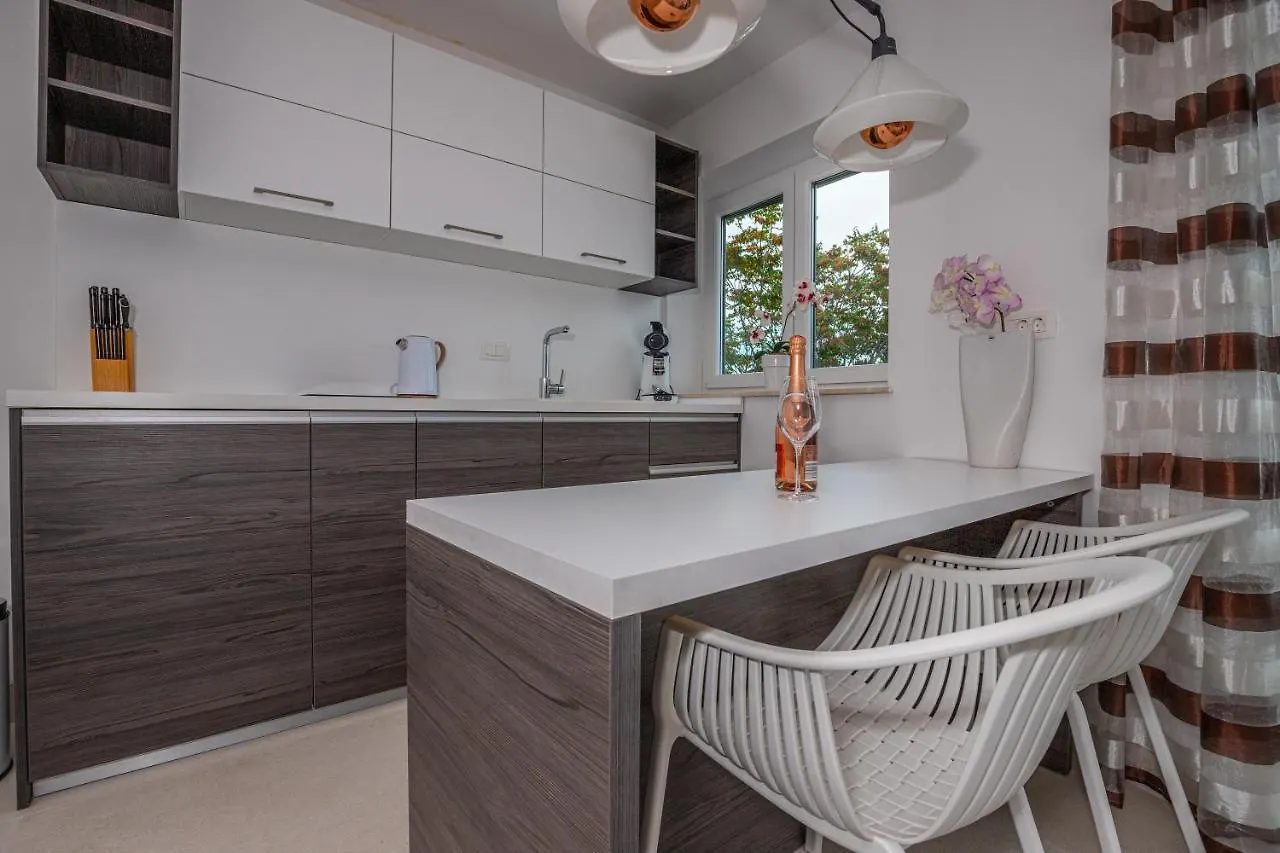 Apartmani Kecman Crikvenica 0*,  Croatia